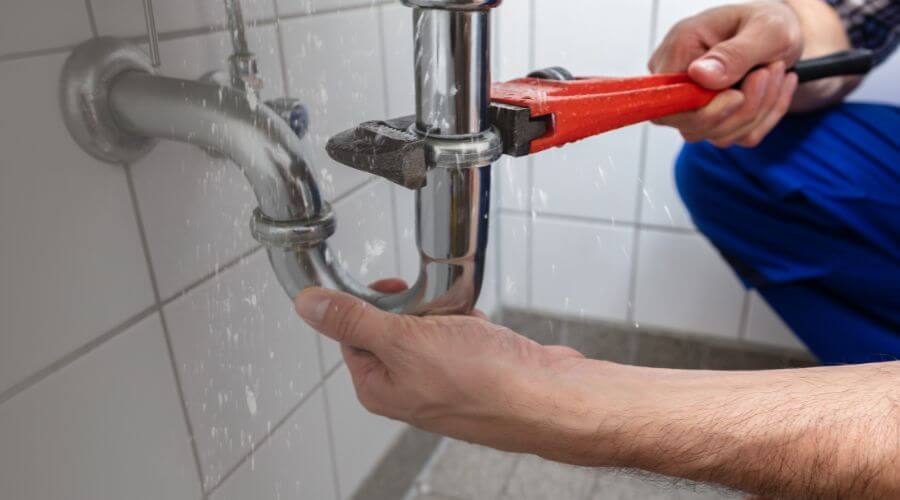 Expert burst pipe repair services in Chenoa, IL